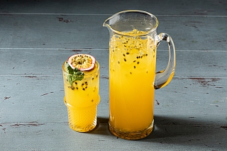 Фирменный лимонад Манго-маракуйя